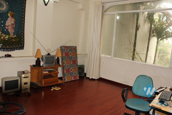 House with nice garden for rent in Au Co, Tay Ho, Ha Noi